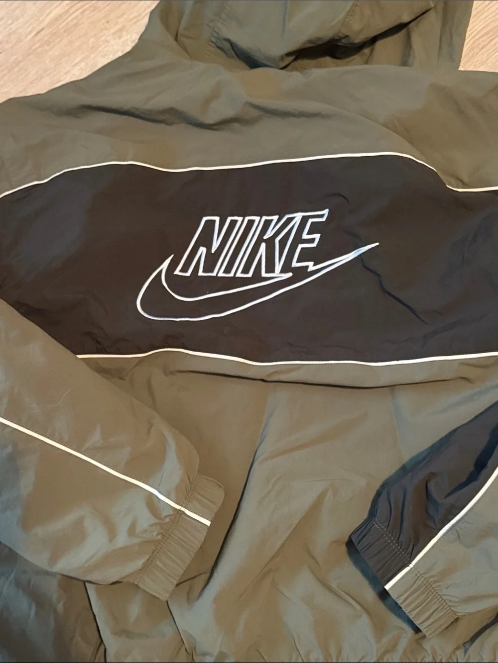 Nike hooded windbreaker